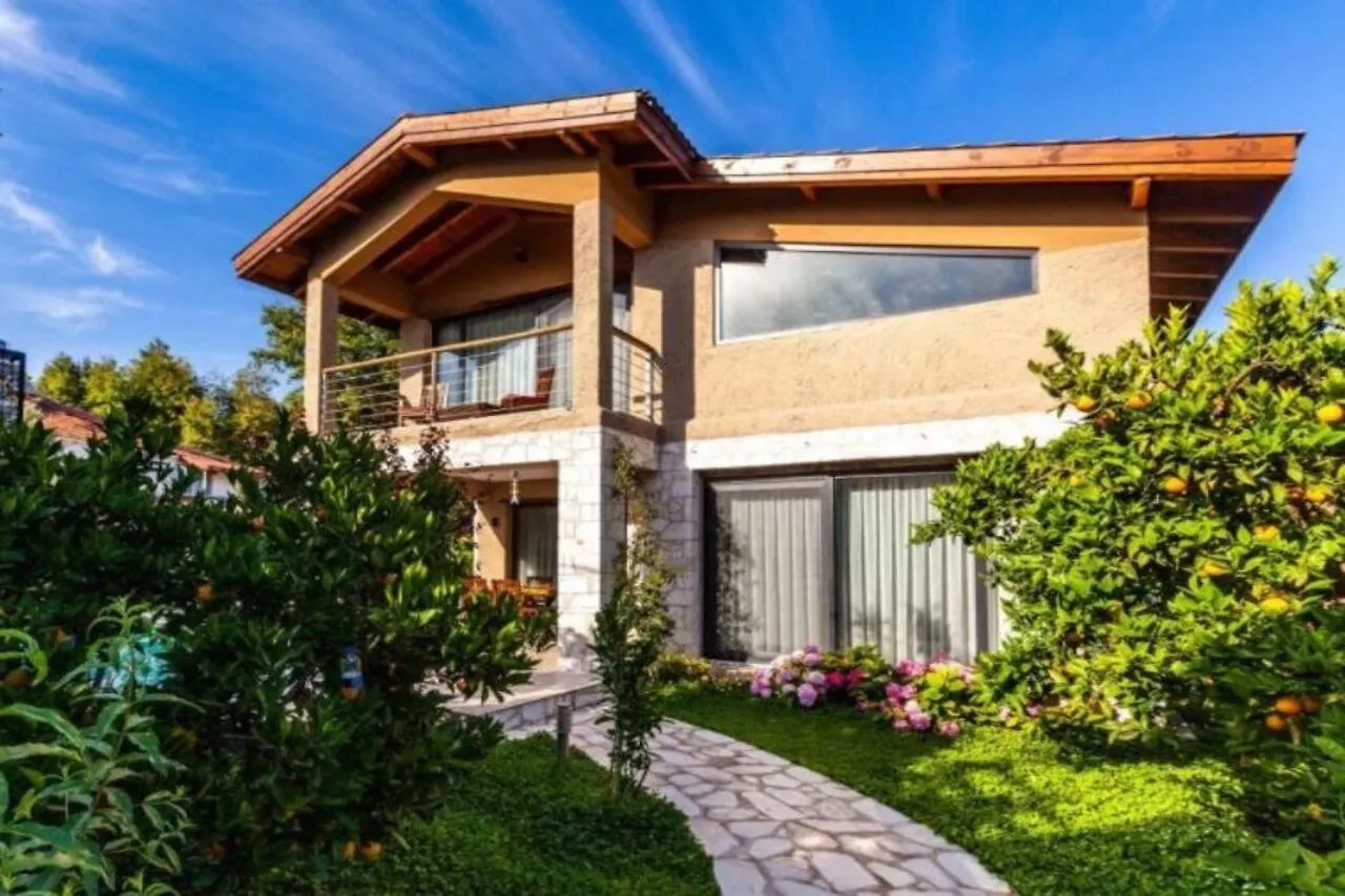 Volans Suites Private Villas Yaniklar